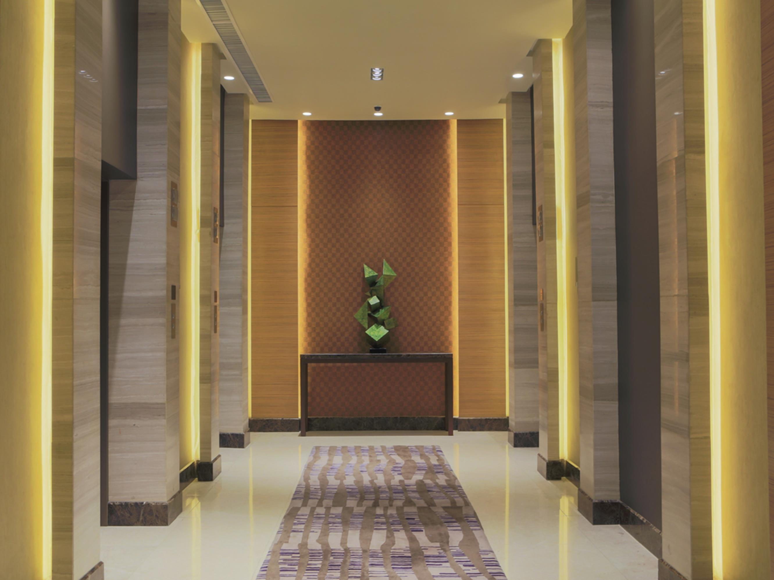 Holiday Inn & Suites Makati By Ihg Makati City Exterior photo The interior of the hotel