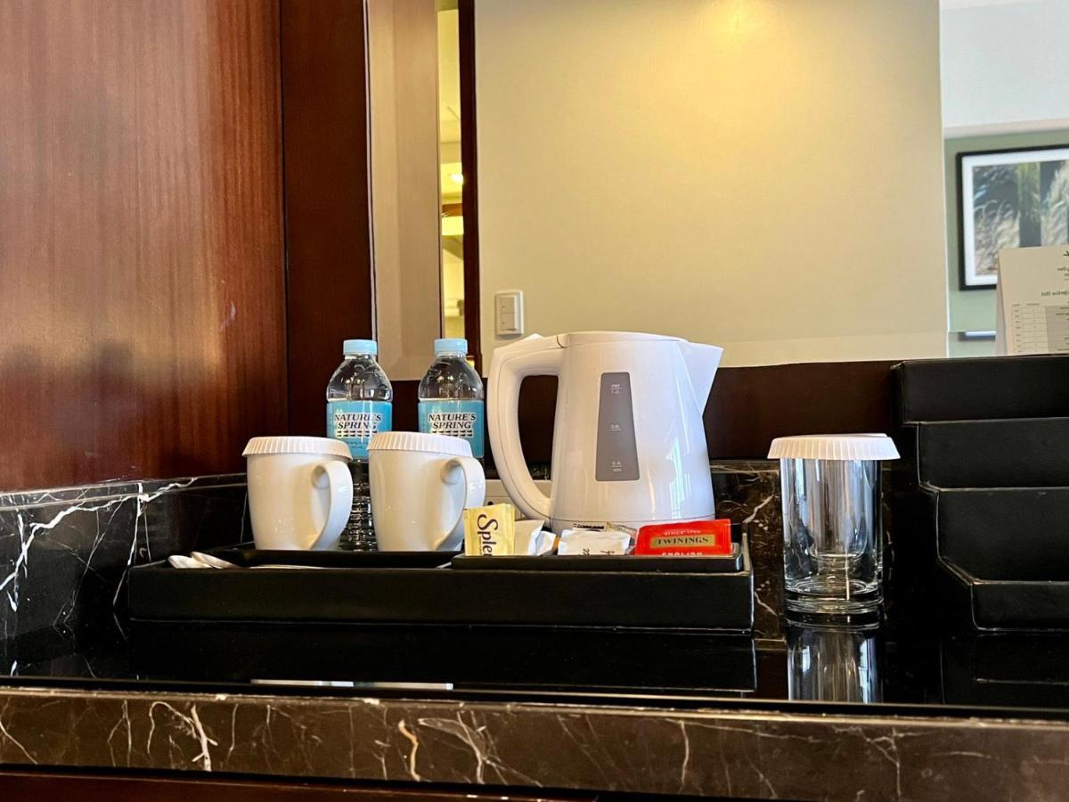 Holiday Inn & Suites Makati By Ihg Makati City Exterior photo A kettle and a water jug in a hotel room