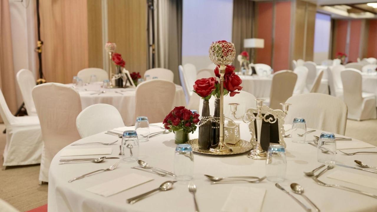 Holiday Inn & Suites Makati By Ihg Makati City Exterior photo A table set for a formal dinner