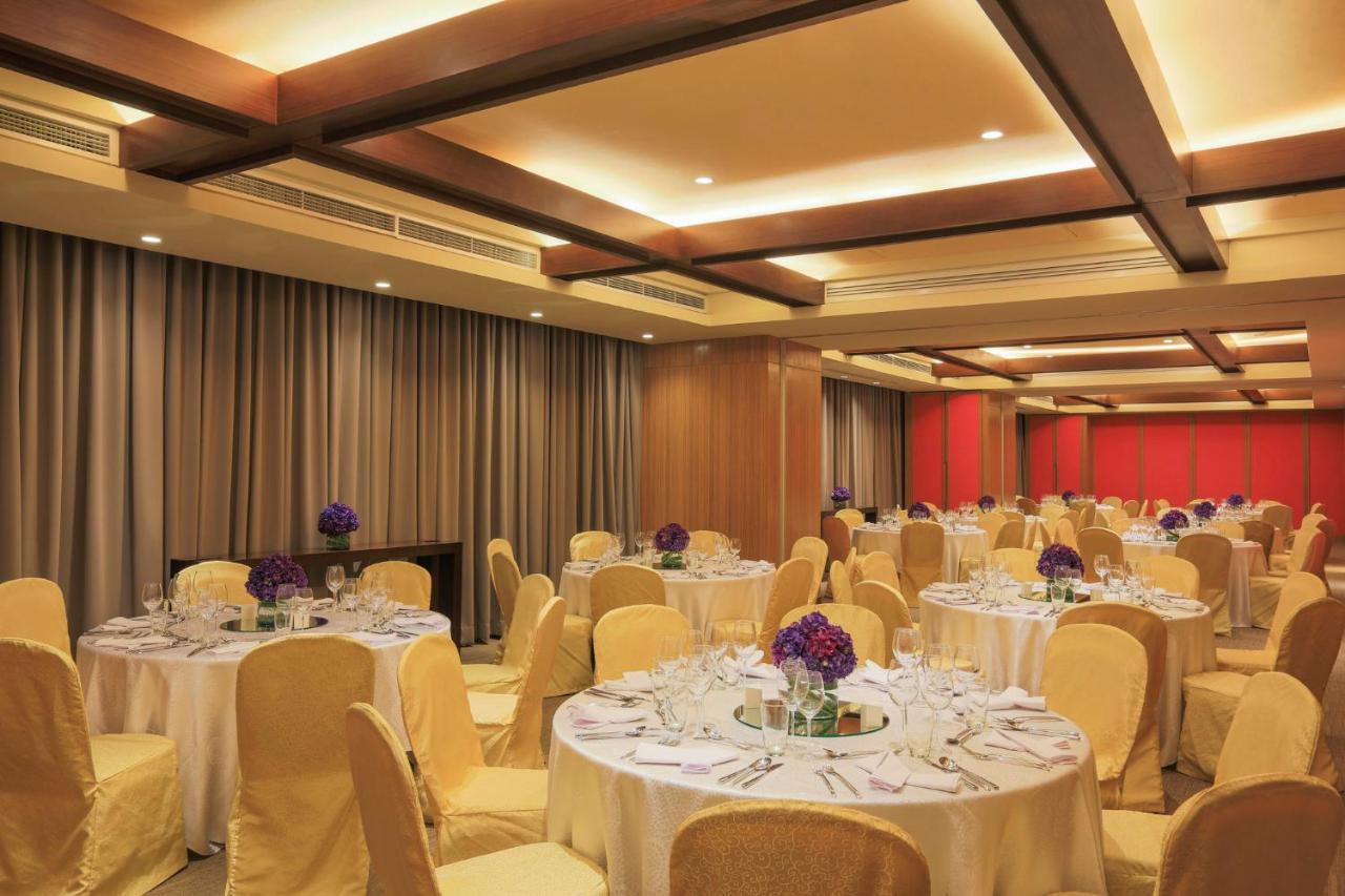 Holiday Inn & Suites Makati By Ihg Makati City Exterior photo The ballroom