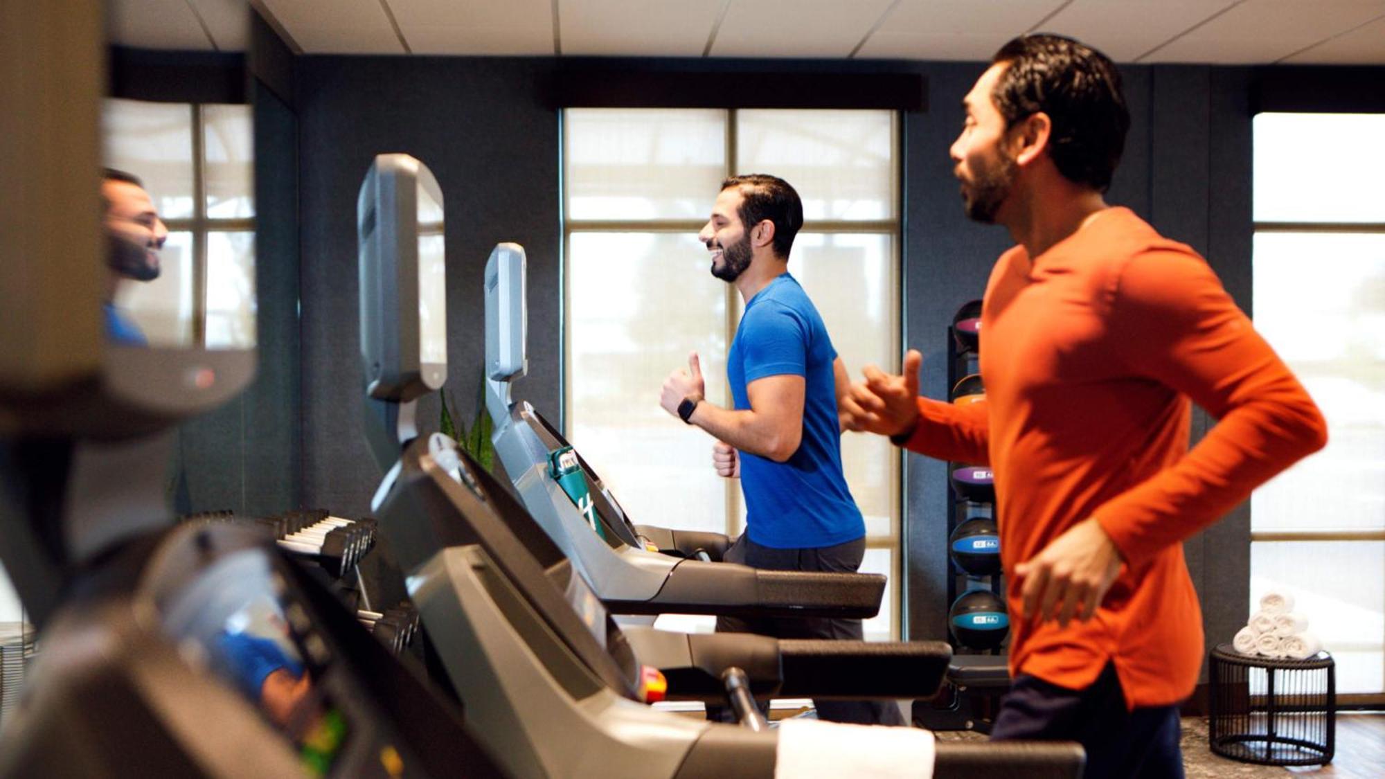 Holiday Inn & Suites Makati By Ihg Makati City Exterior photo Two men running on treadmills