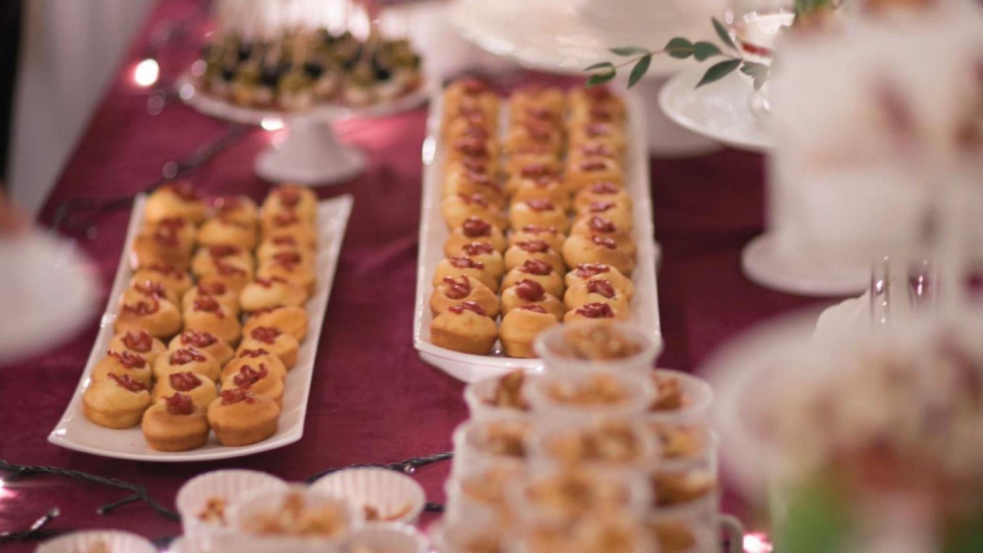 Holiday Inn & Suites Makati By Ihg Makati City Exterior photo A selection of petits fours